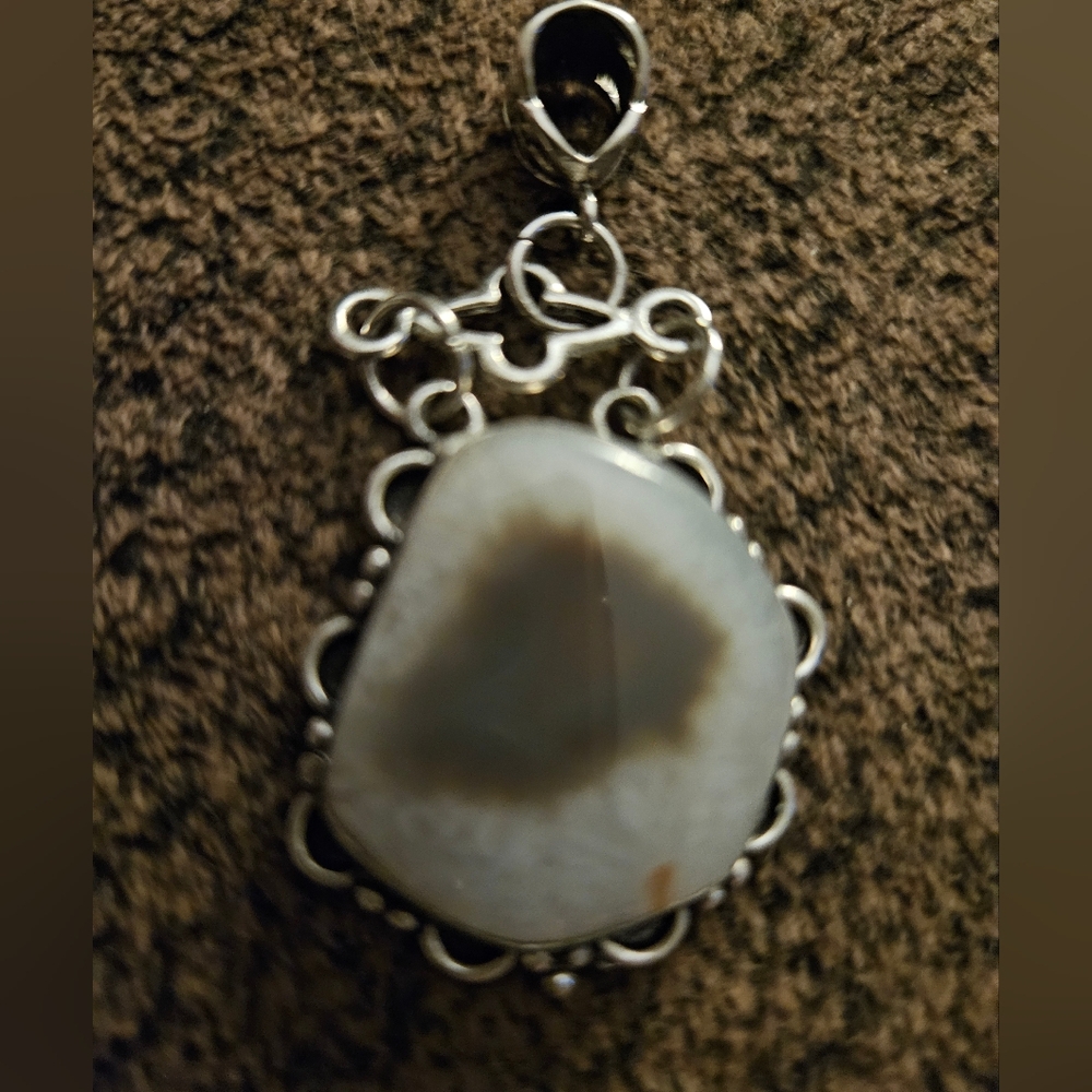 Sterling silver pendant with Agate Stone